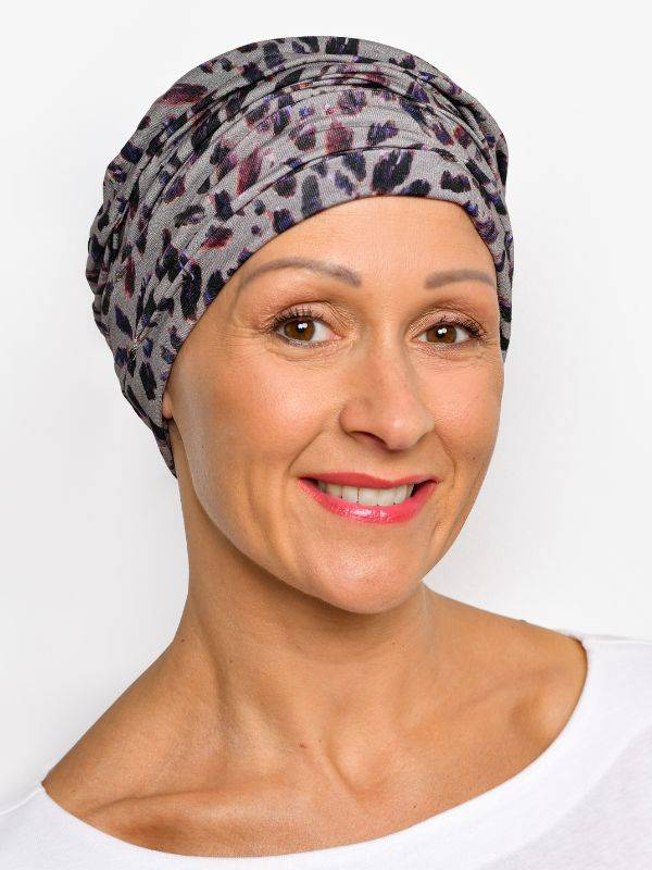 Chemo-Mütze Marlene Printed Rosette La Vedette aus Viskose, nahtlos, Volumeneffekt, sanft für empfindliche Kopfhaut