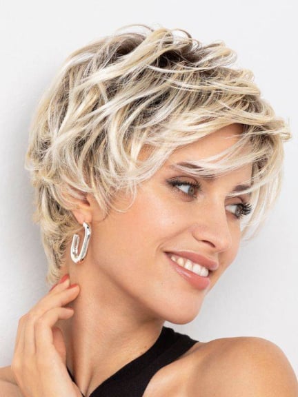 Sun Vega kurze und sportliche Perücke für einen jugendlichen, dynamischen und authentischen Look