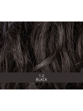 Perücke Turn Mono Part: kurzer lockiger Schnitt, natürliches Volumen, Rooted-Effekt (dunkle Ansätze) oder Mix-Effekt (Balayage).