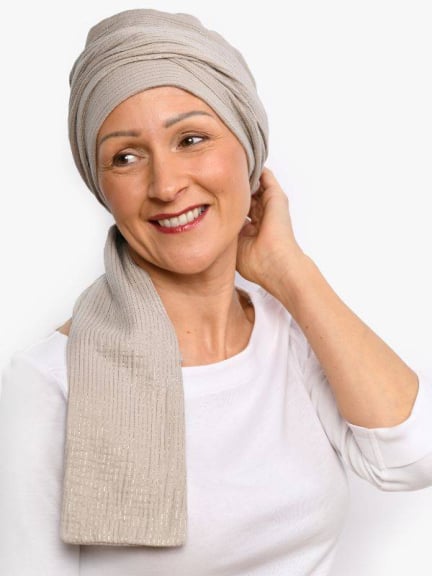 Chemo-Turban Hannah Rosette La Vedette aus luftiger Baumwollgaze, vorgeformte Basis, bequem und leicht zu knoten
