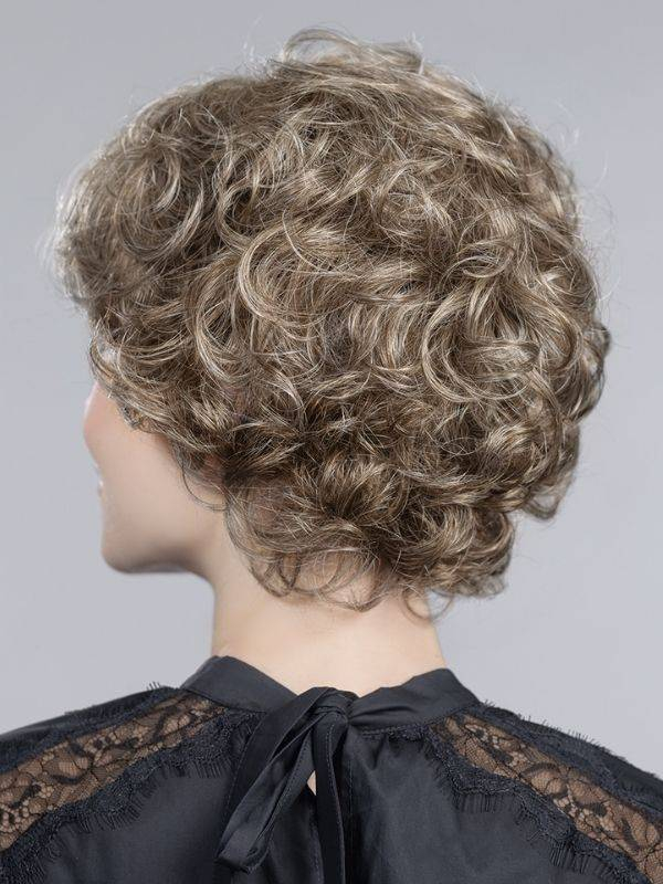 Aurora Comfort Perücke mit gestuftem, welligem Schnitt und Balayage Glanzlichtern