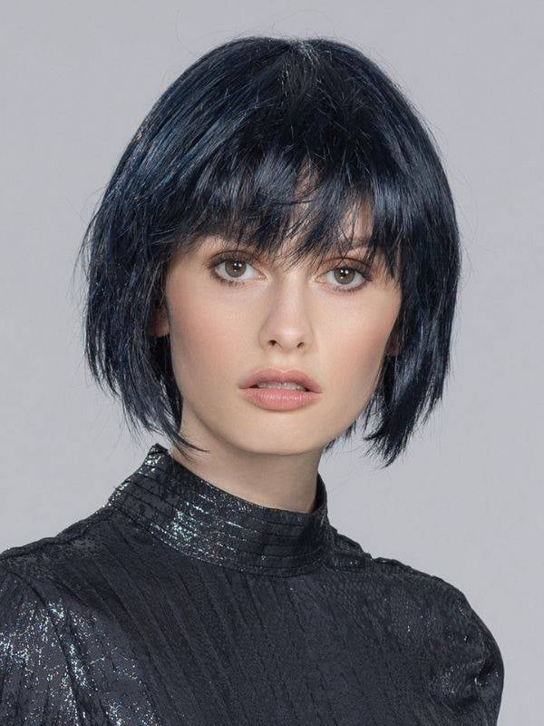 Perücke Blues Ellen Wille: kinnlanger Bob, leichter Pony, abgestufte Nackenpartie, dunkler Ansatz-Effekt und Balayage-Strähnchen