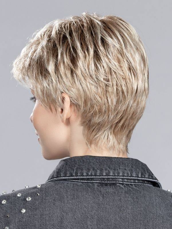 Perücke Bo Mono kurz: eleganter und sportlicher Stil, natürlicher Rooted- oder Mix-Effekt, dezent und bequem