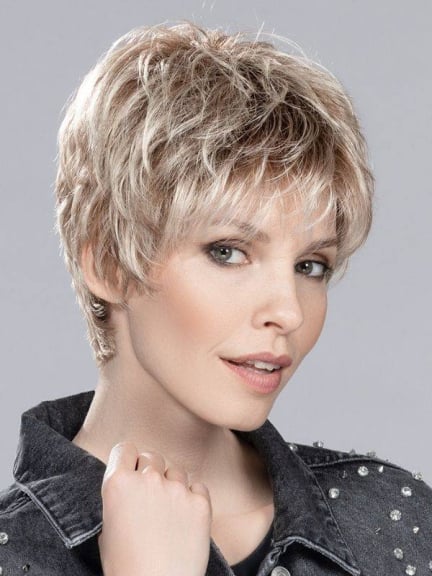 Bo Mono Kurzperücke mit natürlichem Volumen und dezenter Balayage