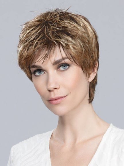 Fair Mono Perücke Ellen Wille kurz natürlich mit dunklem Wurzeleffekt und feinen Balayage Highlights