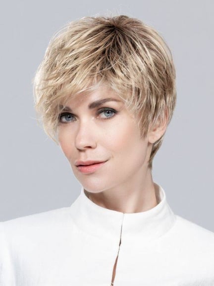 Fenja Mono Part Kurzperücke von Ellen Wille mit asymmetrischem Pony und trendigen Farben