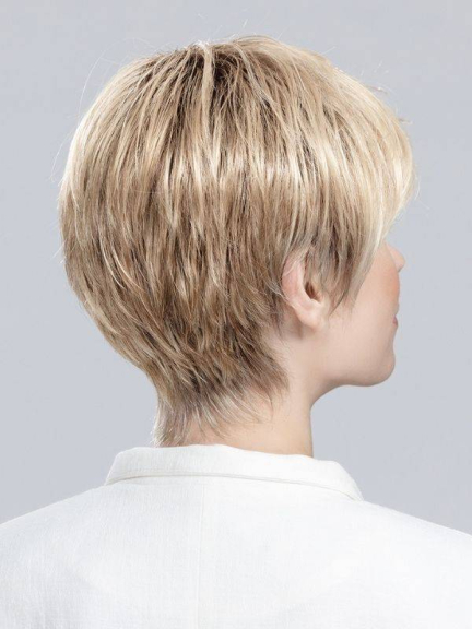Fenja Mono Part Kurzperücke von Ellen Wille mit asymmetrischem Pony und trendigen Farben