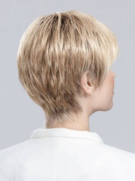 Fenja Small Mono Part kurze Perücke mit asymmetrischem Pony von Ellen Wille