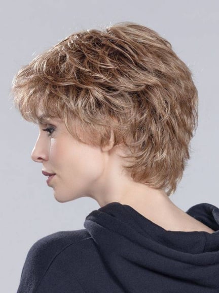 Keira Perücke zeigt natürlichen rooted Effekt und Balayage Highlights