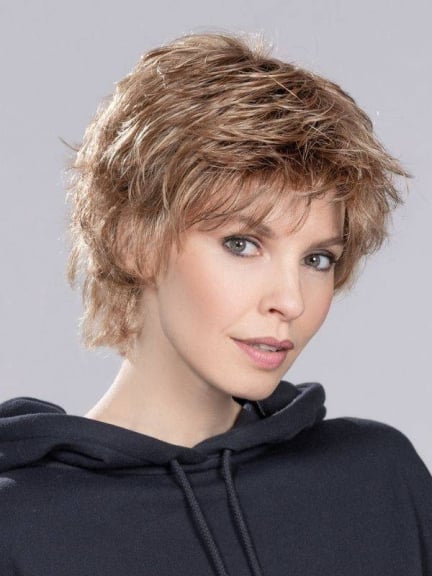 Keira Perücke zeigt natürlichen rooted Effekt und Balayage Highlights
