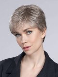 Perücke Light Mono Ellen Wille kurz: klassischer Schnitt, leichter Pony, langer Nackenbereich, rooted/mix-Effekt für einen natür
