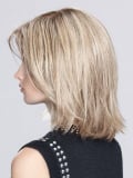 Perücke Limit Mono Part Hair Power: natürlicher Monofilament-Scheitel, ausgedünnte Spitzen, rooted-Effekt (dunkle Ansätze) und m