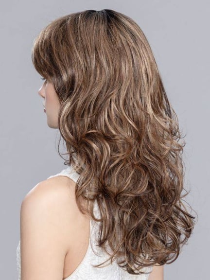 Pretty Perücke mit voluminösen Locken, kurzem Pony und rooted mix