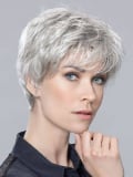 Perücke Zizi Hair Power – eleganter kurzer Schnitt, natürlicher Rooted/Mix-Effekt, leichte und komfortable Kappe