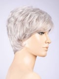 Perücke Zizi Hair Power – eleganter kurzer Schnitt, natürlicher Rooted/Mix-Effekt, leichte und komfortable Kappe