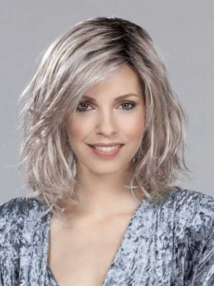 Entdecken Sie Destiny Mono Part - eleganter mittellanger Bob mit dezenter Seitenpony