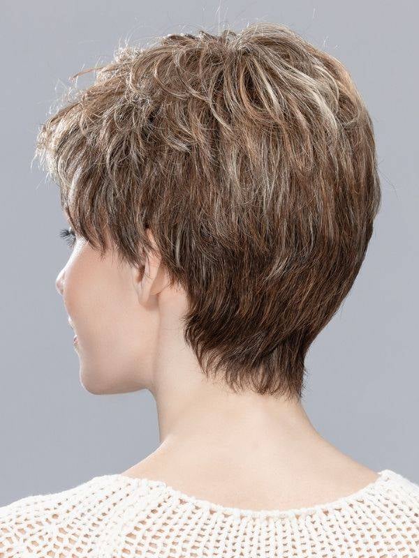 Perücke Sun Mono Ellen Wille: kurzer Stufenschnitt, hitzebeständige Faser 130°C und extra-langer unsichtbarer Lace Front für ein