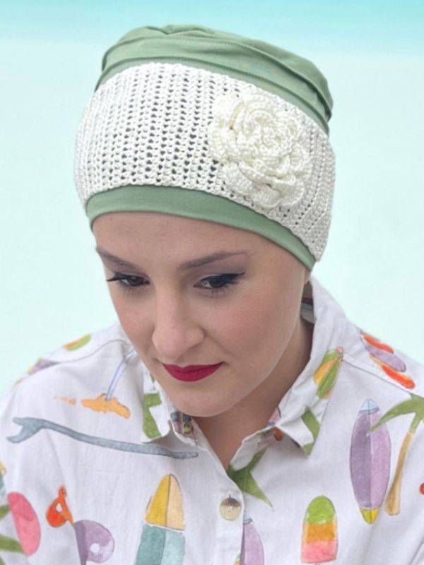 Stirnband Vélia MMParis aus Spitze, allein oder auf einem Turban getragen – schickes und glamouröses Accessoire für den Winter