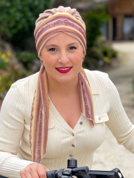 Diva-Stirnband aus Polyester – binden Sie es für einen eleganten und voluminösen Look