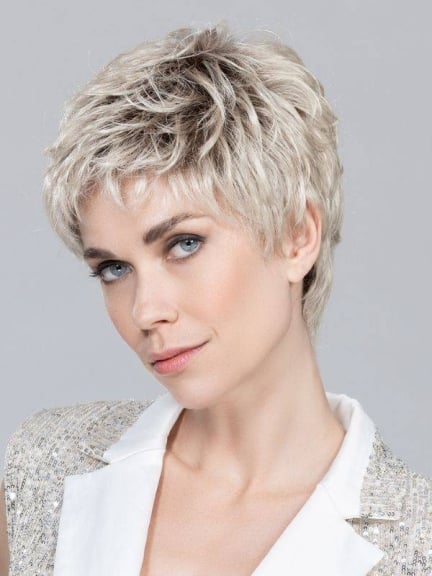 Perücke Foxy Mono - natürlicher Kurzhaarschnitt mit unsichtbarer Lace Front, Modell Ellen Wille