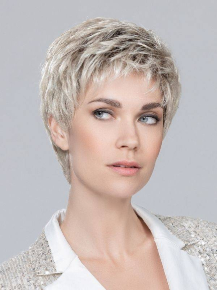 Perücke Foxy Mono - natürlicher Kurzhaarschnitt mit unsichtbarer Lace Front, Modell Ellen Wille