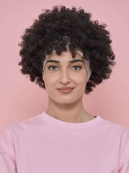 Halbe Perücke mit Afro-Krepp-Stirnband aus japanischer Curly-Faser — natürlicher und komfortabler Look