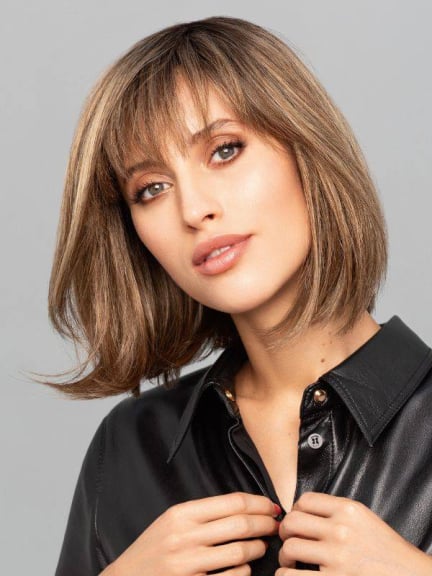 Entdecken Sie Carley Mono Top — mittellanger Bob mit geschichtetem Pony, um Alopezie elegant zu kaschieren.