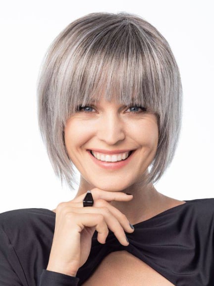 Magic Date — Mittellange Bob-Perücke mit geradem Pony | Gisela Mayer