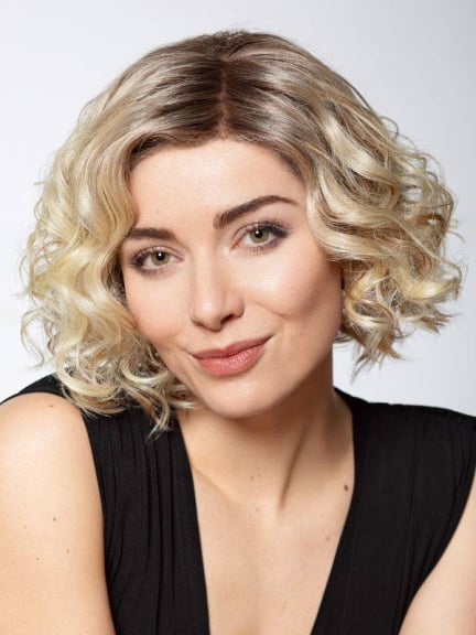 Perücke Magic Whisper – mittellang, enge Locken und natürliches Volumen