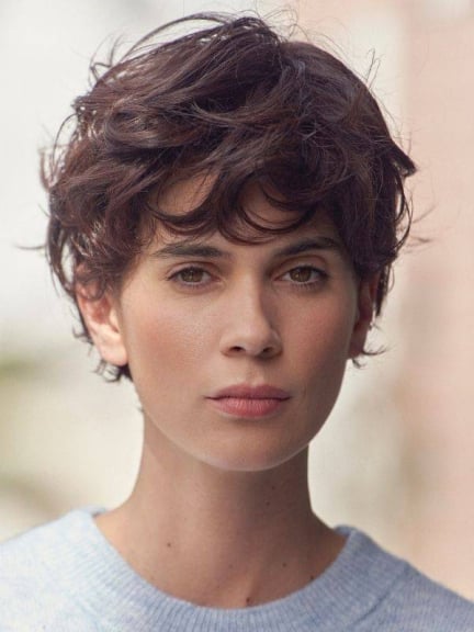 Adelaïde Mixte – kurze Unisex-Perücke NJ Création, natürliches Volumen und Fronttüll
