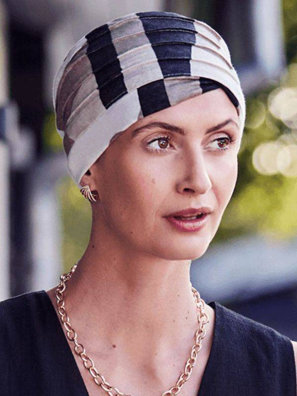 Turbanmütze Zen Lin Christine Headwear aus Naturleinen, leicht und atmungsaktiv, ideal bei Alopezie oder Behandlungen.