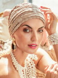 Turban-Mütze Boho Christine Headwear: Falteneffekt, Polyesterschleier und Bambus-Viskose-Futter, leicht und bequem.