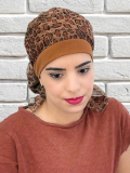 Foulard Ughet MM Paris: bereits gebundener Baumwollturban mit Blumenmuster, bequem und leicht, ideal während der Chemotherapie.