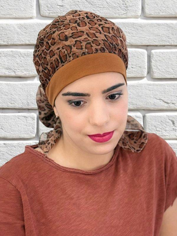 Foulard Ughet MM Paris: bereits gebundener Baumwollturban mit Blumenmuster, bequem und leicht, ideal während der Chemotherapie.