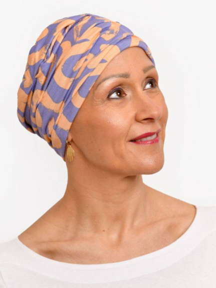 Chemo-Mütze Marlene Printed aus Viskose, ohne Nähte und ohne Gummiband – eleganter Aufdruck