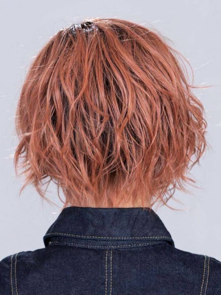 Cookie Mono Part — Perucci Ellen Wille: asymmetrischer Wavy-Schnitt, frontale Kontur & Cool Pads