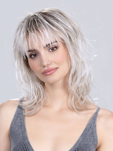 Perücke Energy – langes Haar, eleganter Pony, hitzebeständige Faser (max. 130°C)