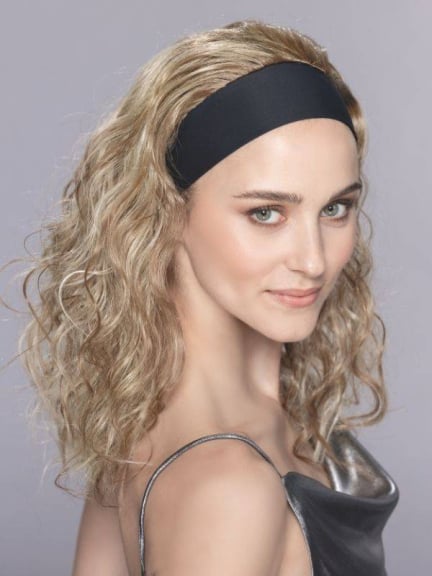 Entdecken Sie die Halbperücke Cosmopolitan: Locken und Volumen