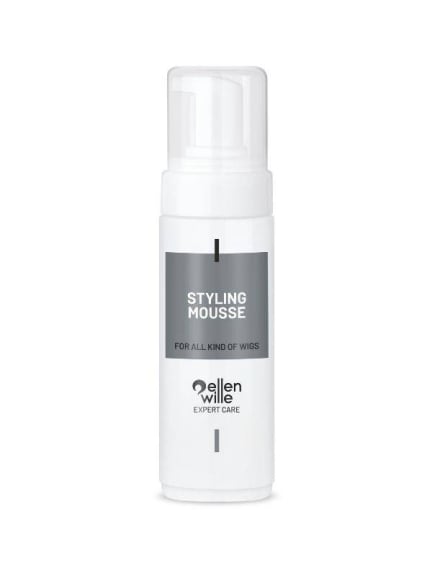 Tragen Sie den Ellen Wille Styling-Schaum für natürliches Volumen auf