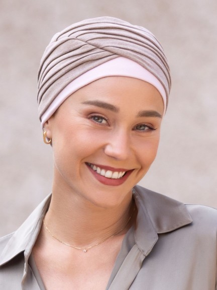 Turban Bastille: übereinanderliegende Falten für leichten Komfort und raffinierten Look