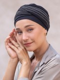 Chemo-Turban Bastille NJ Création: leichter Turban mit überlagerten Falten, schönes Volumen, einfach anzuziehen, ideal während d