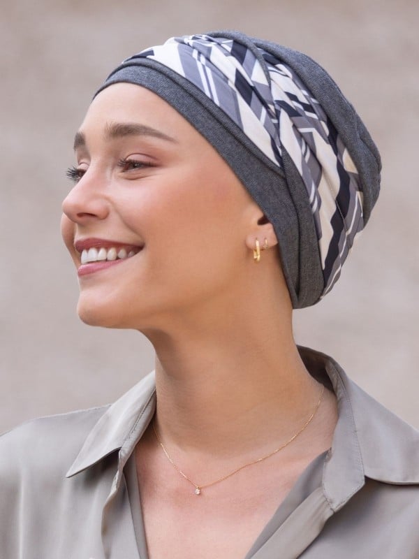 Chemo-Turban Bastille NJ Création: leichter Turban mit überlagerten Falten, schönes Volumen, leicht anzuziehen, ideal während de
