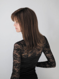 Perücke Carrie Perucci: langes, glattes Haar mit Pony, glamouröser Natureffekt und leichte Bewegung.