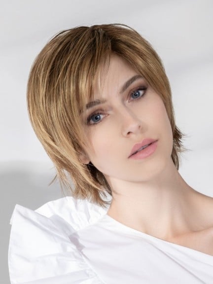 Präsentiert Perücke Fame Soft mit extra langem unsichtbaren Rand und trendigem Stufenschnitt