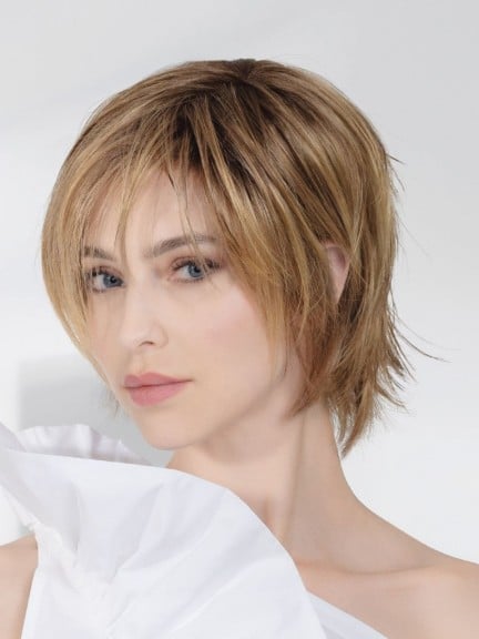 Präsentiert Perücke Fame Soft mit extra langem unsichtbaren Rand und trendigem Stufenschnitt