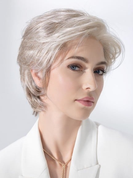 Perücke Satin Soft — kurz, extra-langer Frontmonofilament, Rooted-Effekt und Mix-Balayage