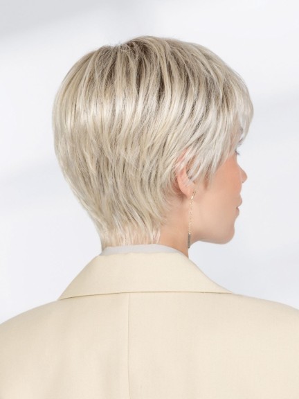 Perücke Select Soft - natürlicher Kurzschnitt, extra-langer Fronttüll, medizinischer Komfort.