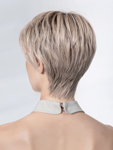 Bewundern Sie die Perücke Novel Deluxe: eleganter Kurzhaarschnitt, Fronttüll und Air Lite Faser