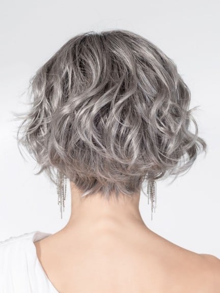 Perücke Romance Deluxe – mittelange Locken, Rooted-Effekt und Mix-Balayage