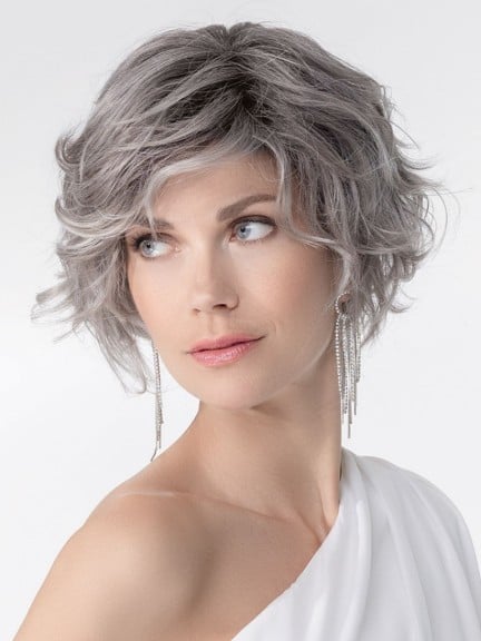 Perücke Romance Deluxe – mittelange Locken, Rooted-Effekt und Mix-Balayage
